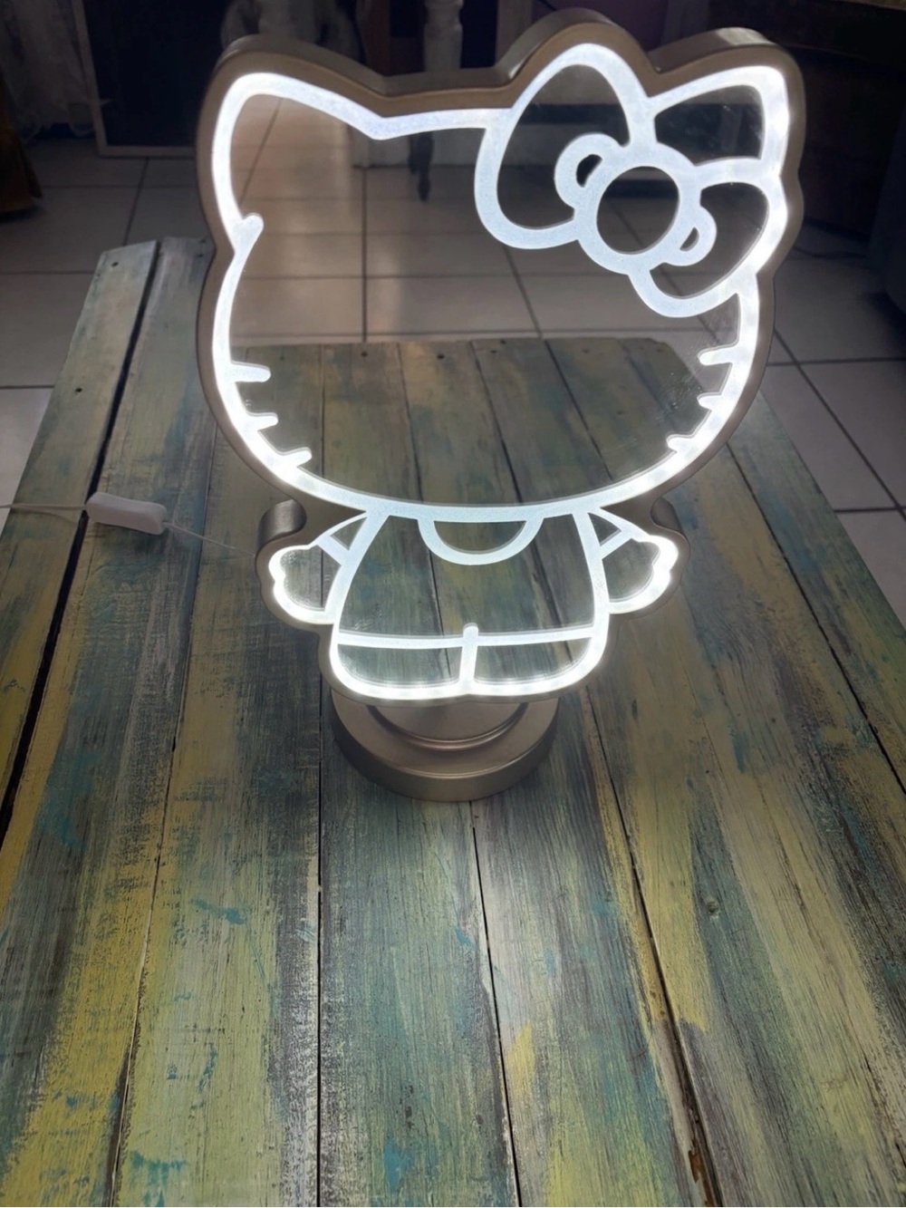 Hello Kitty Pottery Barn exclusive lighted /corded Vanity mirror - never used